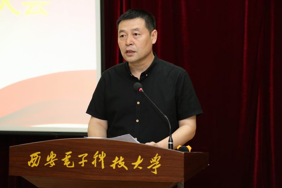 离退休纪委书记王渝秦宣读《选举办法》