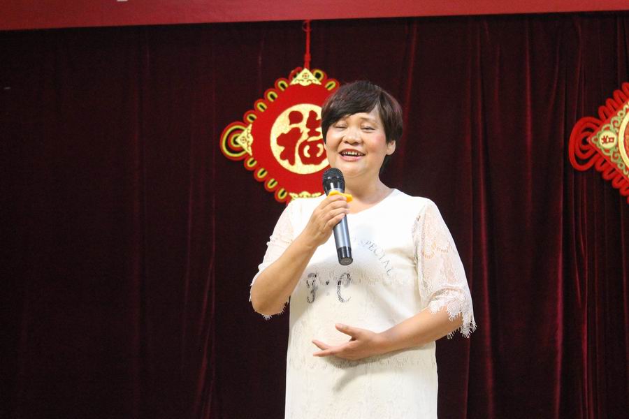女声独唱《小河淌水》
