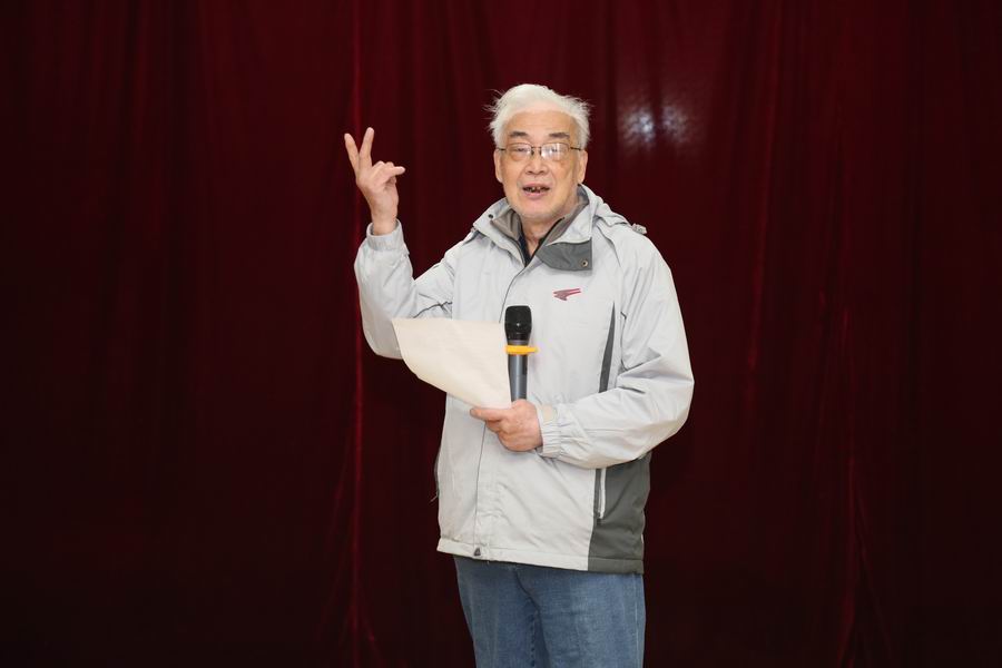 裁判长讲解比赛规则并宣布比赛开始