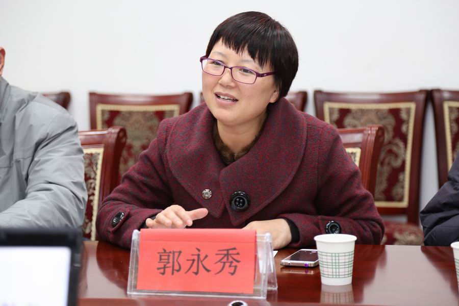 郭永秀介绍了该校离退休工作,她希望两校间加强交流,更好地互相借鉴,取长补短,促进离退休工作上一个新的台阶